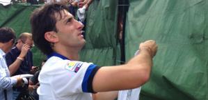 Diego Milito torna con l'Inter Primavera e firma autografi   a Brescia