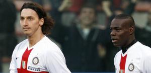 Zlatan Ibrahimovic e Mario Balotelli  insieme ai tempi dell'Inter. Reuters