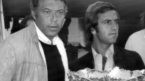 Nicola Pietrangeli e Paolo Bertolucci con la Coppa Davis 1976. Ansa