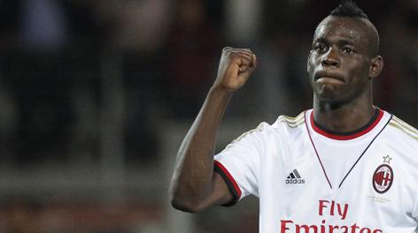 Balotelli implacabile dal dischetto ha salvato ancora il Milan. Afp Balotelli implacabile dal dischetto ha salvato ancora il Milan. Afp