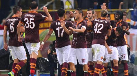 L'esultanza dei giallorossi. Ansa L'esultanza dei giallorossi. Ansa