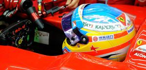 La stellina rossa sul casco di Alonso per ricordare Maria De Villota