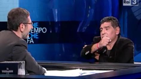 Diego Armando Maradona fa il gesto dell'ombrello in Tv. Ansa