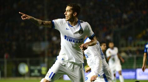 Ricky Alvarez festeggia il gol del temporaneo 1-0. Afp Ricky Alvarez festeggia il gol del temporaneo 1-0. Afp