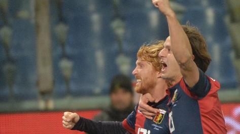 L'esultanza di Biondini e Gilardino. Ansa L'esultanza di Biondini e Gilardino. Ansa