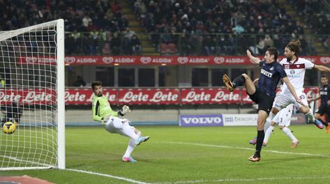 Il gol del 2-0 di Ishak Belfodil, prima rete stagionale. Ap
