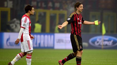 Riccardo Montolivo dopo l'espulsione. Afp Riccardo Montolivo dopo l'espulsione. Afp