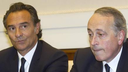 Cesare Prandelli with the president of the Football Association Fir. Ansa Cesare Prandelli with the president of the Football Association Fir. Ansa