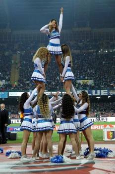Cheerleaders prima di Napoli-Genoa. Lapresse