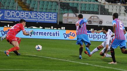 Il destro in girata di Vecino che sblocca il risultato. Ansa Il destro in girata di Vecino che sblocca il risultato. Ansa