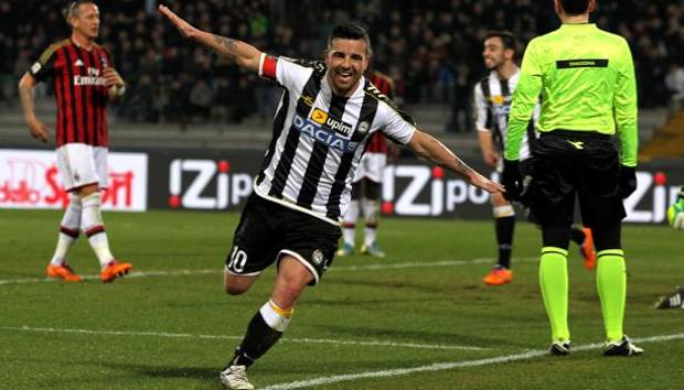 Di Natale esulta dopo il gol del vantaggio friulano. Ap Di Natale esulta dopo il gol del vantaggio friulano. Ap