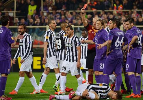 La Fiorentina chiude in 10 per l'espulsione (seconda ammonizione) di Rodriguez per fallo su Llorente (da qui la punizione-gol). Afp