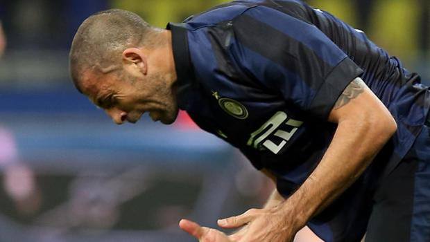 La rabbia di Walter Samuel. Ansa La rabbia di Walter Samuel. Ansa