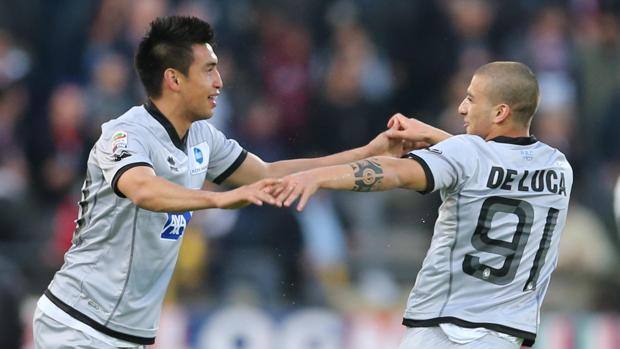 L'esultanza di Marcelo Estigarribia e Giuseppe De Luca, autori dei gol. Ansa L'esultanza di Marcelo Estigarribia e Giuseppe De Luca, autori dei gol. Ansa