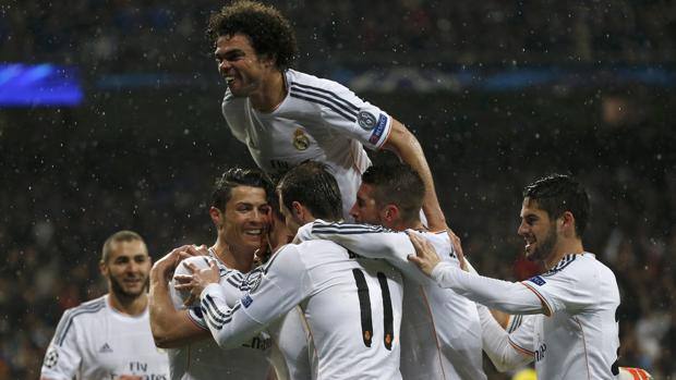 Bale festeggia il gol segnato al Borussia. Reuters