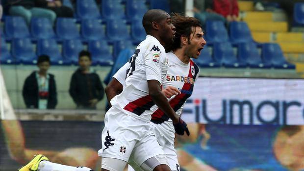 La gioia di Ibarbo dopo il 2-1: il Cagliari non vinceva dal 26 marzo contro il Verona. LaPresse