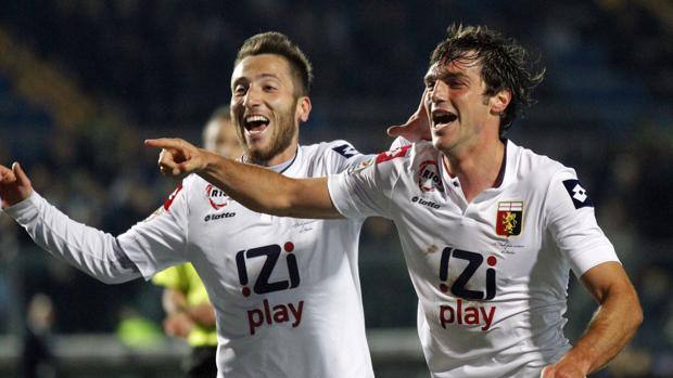La gioia di Paolo De Ceglie e del compagno di squadra Bertolacci. Ap La gioia di Paolo De Ceglie e del compagno di squadra Bertolacci. Ap