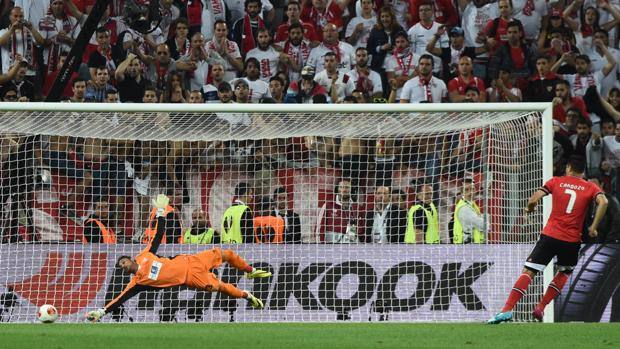 Cardozo esita, Beto vola sul suo rigore. Afp Cardozo esita, Beto vola sul suo rigore. Afp