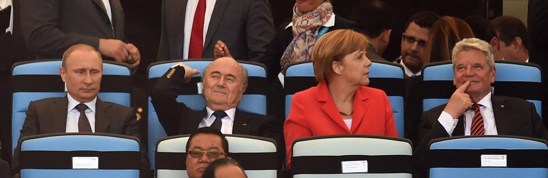 Putin, Blatter e la Merkel. Epa