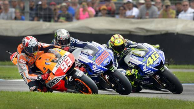 Marquez passa in un colpo solo Lorenzo e Rossi. Epa