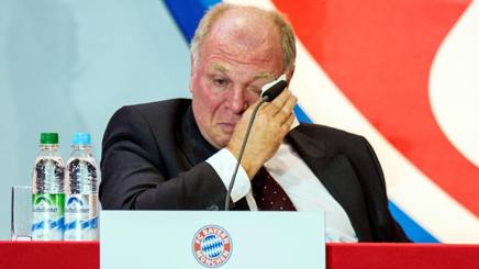 Le lacrime di Uli Hoeness. Ap Le lacrime di Uli Hoeness. Ap
