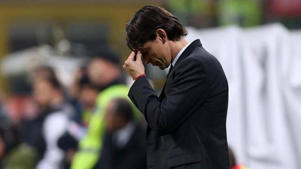Inzaghi pensieroso: in tre giornate il suo Milan ha raccolto solo due punti. Ansa Inzaghi pensieroso: in tre giornate il suo Milan ha raccolto solo due punti. Ansa
