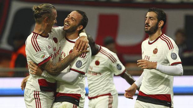 Giampaolo Pazzini festeggia dopo il gol. Getty Giampaolo Pazzini festeggia dopo il gol. Getty