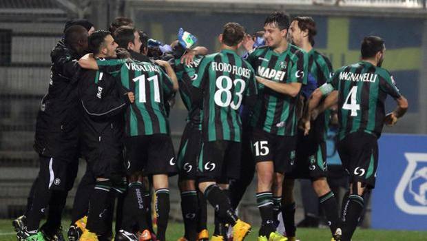La festa del Sassuolo dopo il gol partita di Taider. Ansa La festa del Sassuolo dopo il gol partita di Taider. Ansa