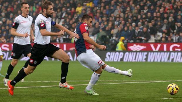Il gol con il quale Alessandro Matri, 30 anni, sblocca l'incontro. Ansa