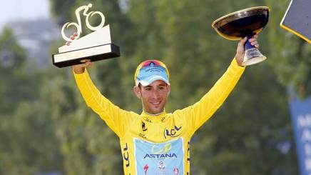 Vincenzo Nibali, 30 anni, in trionfo al Tour 2014. Bettini