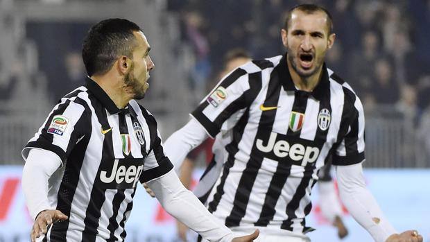 L'esultanza di Tevez e Chiellini. Ansa