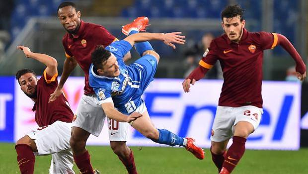 Verde, Keita e Florenzi in contrasto su Mario Rui. Afp Verde, Keita e Florenzi in contrasto su Mario Rui. Afp