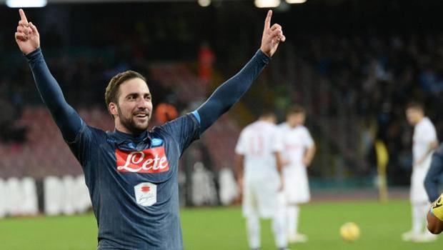 Gonzalo Higuain esulta dopo il gol dell'1-0 all'Inter. Ansa
