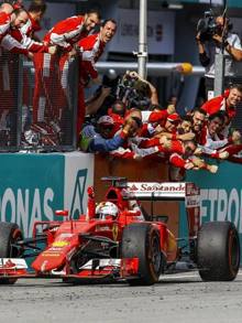 La'rrivo trionfale di Vettel a Sepang. Epa