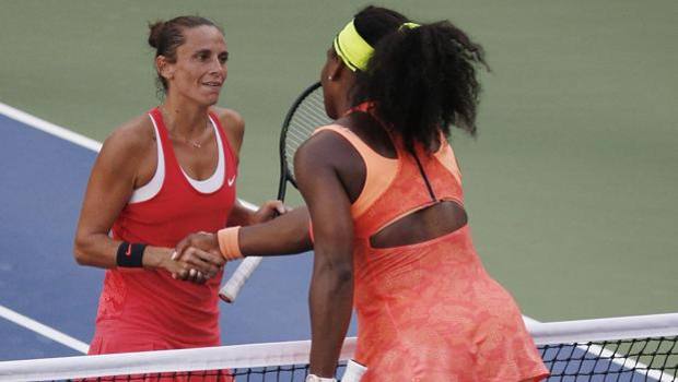 Roberta Vinci e Serena Williams si stringono la mano. Epa Roberta Vinci e Serena Williams si stringono la mano. Epa