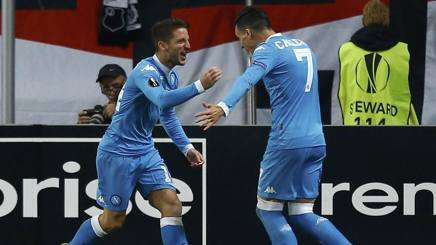 L'esultanza di Mertens e Callejon. Reuters L'esultanza di Mertens e Callejon. Reuters