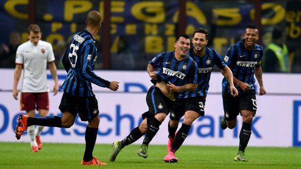 L'esultanza di Medel dopo il gol partita. Getty Images L'esultanza di Medel dopo il gol partita. Getty Images