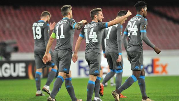 L'esultanza di Mertens dopo il gol del 4-1. Ansa L'esultanza di Mertens dopo il gol del 4-1. Ansa
