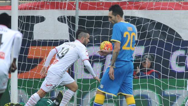 Lorenzo Pasciuti insacca di testa il gol dell'1-0. Getty Images