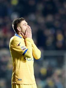 La disperazione di Dionisi dopo l'errore nel primo tempo. Ansa La disperazione di Dionisi dopo l'errore nel primo tempo. Ansa