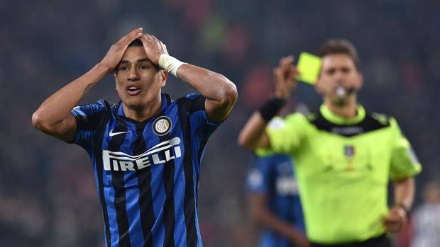 Jeison Murillo con le mani tra i capelli dopo il fallo da rigore. Getty Jeison Murillo con le mani tra i capelli dopo il fallo da rigore. Getty