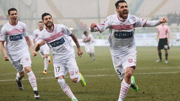 La gioia di Matteo Mancosu, 31 anni. Ansa