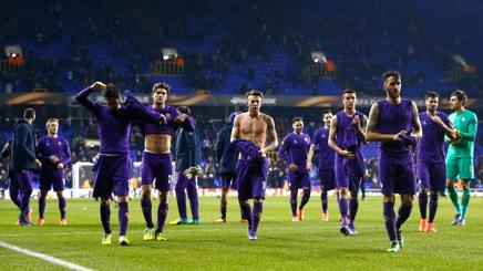 La Fiorentina lascia il campo delusa. Getty La Fiorentina lascia il campo delusa. Getty