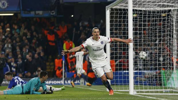 Cahill e Courtois a terra, Ibra esulta. Reuters Cahill e Courtois a terra, Ibra esulta. Reuters