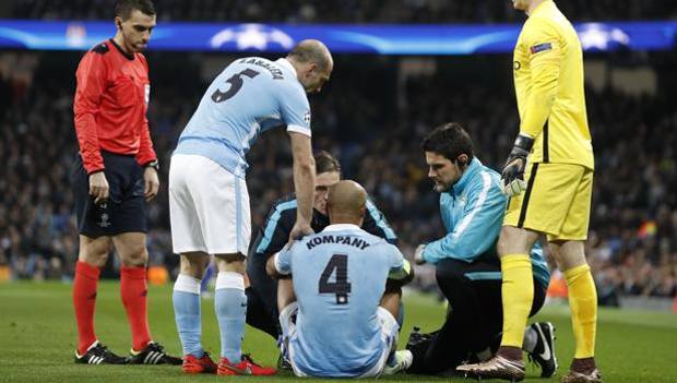 L'infortunio di Vincent Kompany, contro la Dinamo Kiev. Ap L'infortunio di Vincent Kompany, contro la Dinamo Kiev. Ap