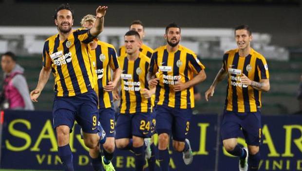 Verona festeggia Toni. Ansa Verona festeggia Toni. Ansa