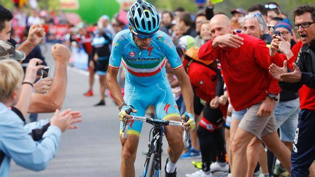 Vincenzo Nibali, 31 anni, gli ultimi colpi di pedale prima del trionfo. Afp