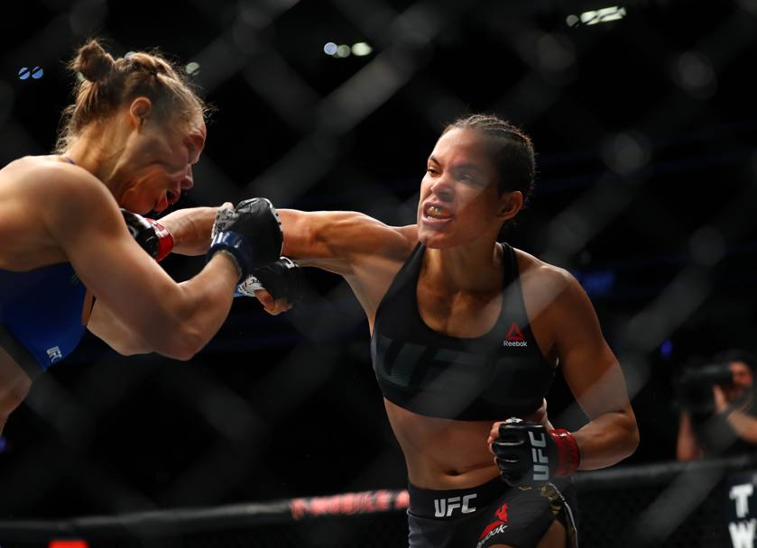 2016-12-31T073635Z_1326067566_NOCID_RTRMADP_3_MMA-UFC-207-NUNES-VS-ROUSEY_mediagallery-page.jpg