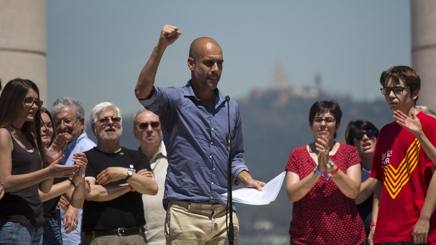 Josep Guardiola durante la manifestazione pro-referendum a Barcellona nel cuore della zona di Montjuic. Foto: AP. Josep Guardiola durante la manifestazione pro-referendum a Barcellona nel cuore della zona di Montjuic. Foto: AP.