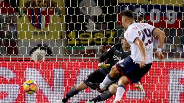 Il rigore di Marcello Trotta. ANSA Il rigore di Marcello Trotta. ANSA